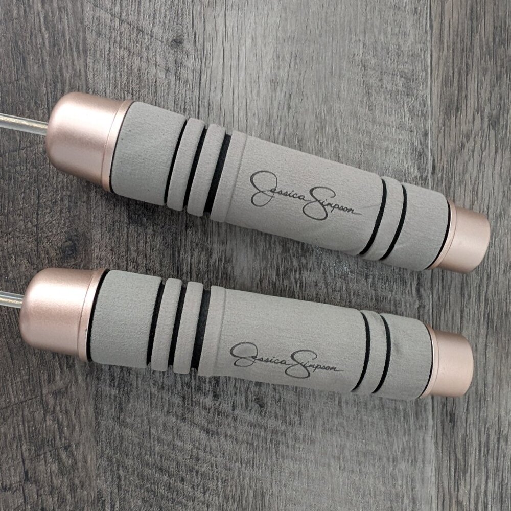 Jessica Simpson Weighted Jump Rope - Picture 2 of 3